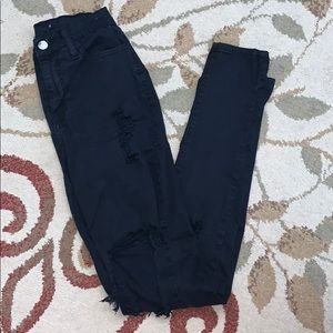 High wasted Black jeans with rips
